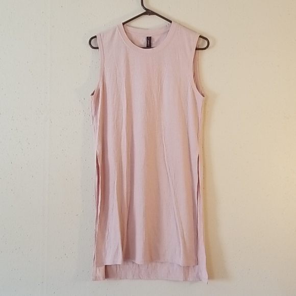 Betsy Johnson Performance Tea Rose Tank Side Slit - Picture 2 of 8